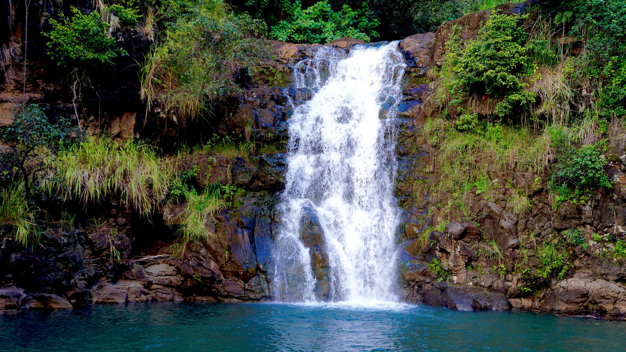 waimea valley waterfall